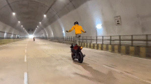 मोहनिया टनल में खतरनाक स्टंटबाजी का वीडियो वायरल