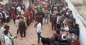 खाद की भारी किल्लत से परेशान किसान