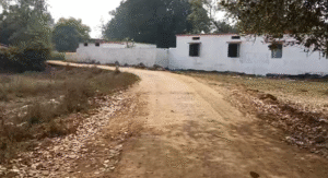 सड़क के अभाव में अटकी ज़िंदगियां