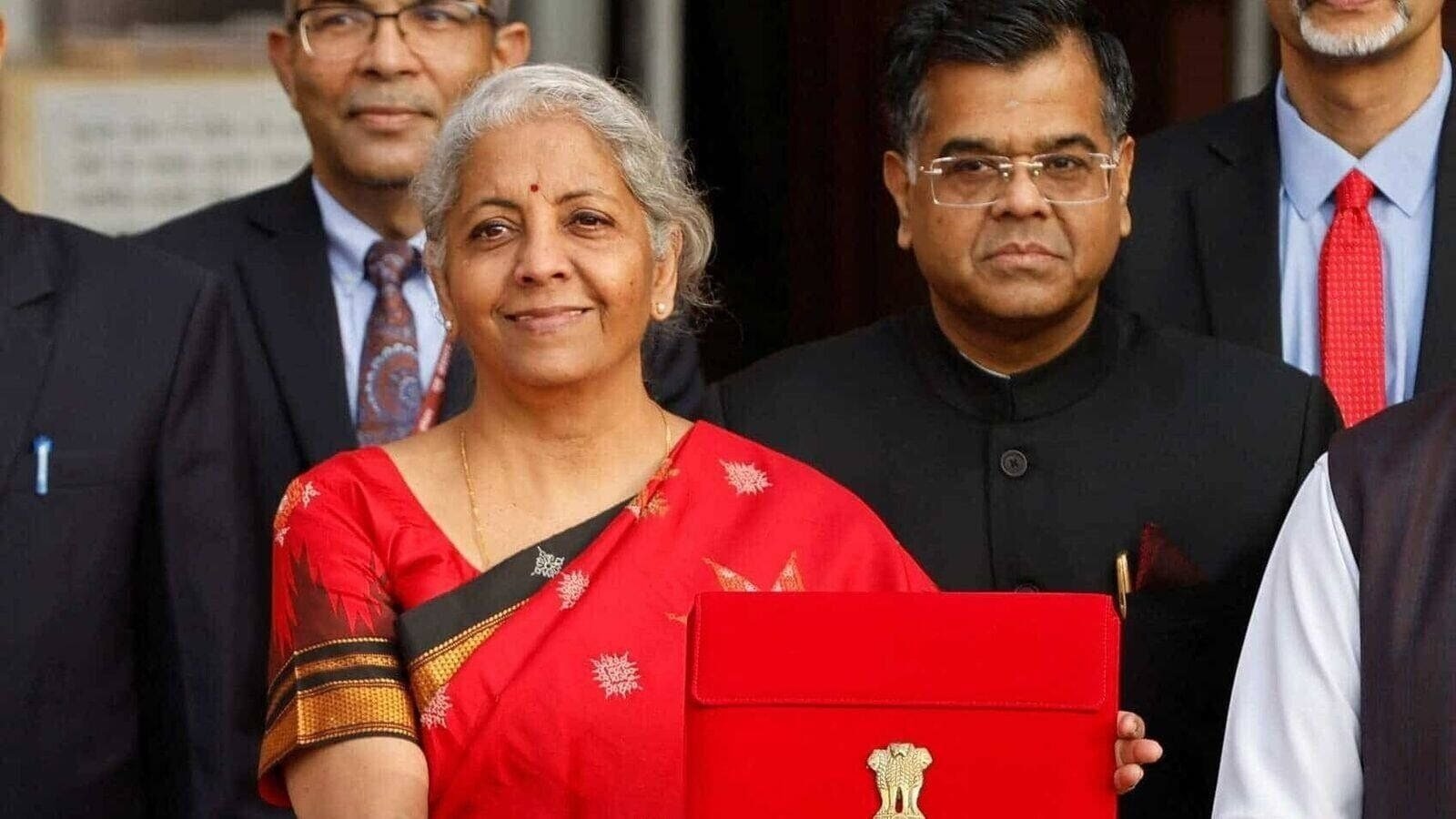 बजट 2026–27 पेश, रविवार को इतिहास रचने वाली पेशकश