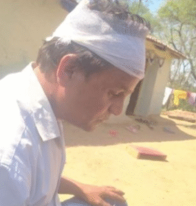 डंडे और PIPE से किया गया HAMLA