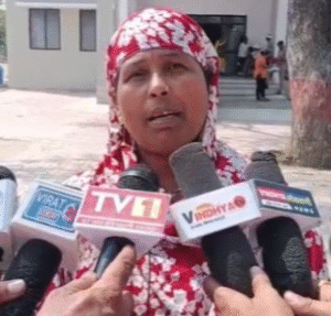 साथियों के साथ पहुंचकर की MARPIT