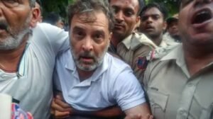 राहुल गांधी और अखिलेश यादव की बंद कमरे में 1 घंटे बैठक: 