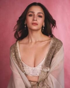 Alia Bhatt Style: Alia Bhatt Fashion: 