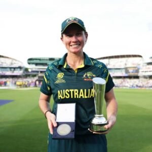 Beth Mooney vs Virat Kohli: