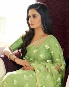 Green Saree Makeup: 